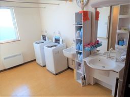 清潔感のある洗濯室