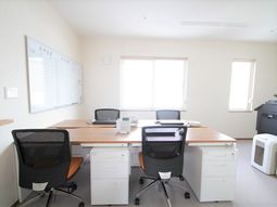 明るいオフィススペース