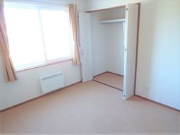 広々とした明るい居室