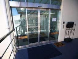 清潔なエントランス風景