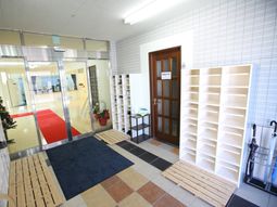 エントランスの明るい空間