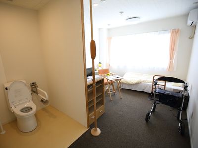 明るい個室の一角