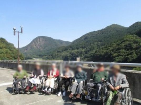 自然を楽しむ人々