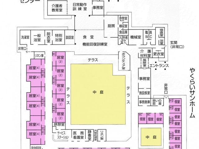中庭が見える配布資料 中庭 配布資料には、中心に広がる中庭を含め、ゆったりとした造りの施設概要が示されています。