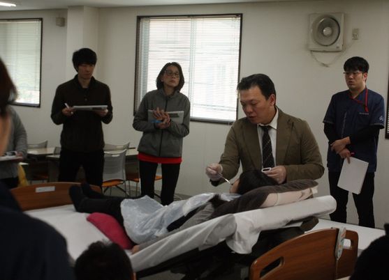 研修中の様子、機能訓練室  