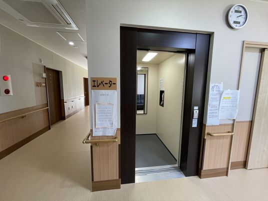 エレベーターの入口