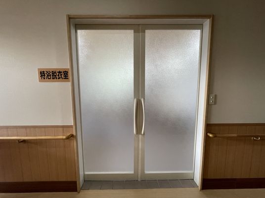 ガラス扉の外観