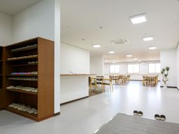 清潔感ある食堂スペース