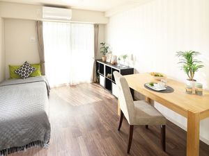 明るい居室の一角