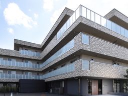 モダンな建物の外観