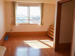 明るい居室の空間