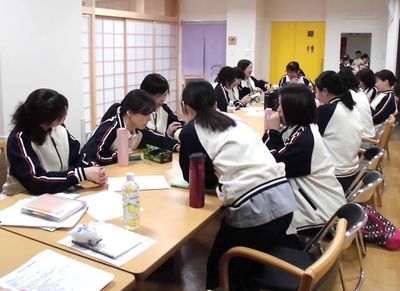スタッフ研修中の様子