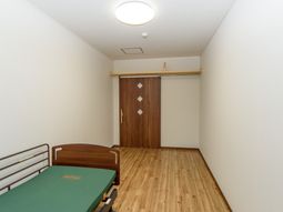 居室の明るい内装