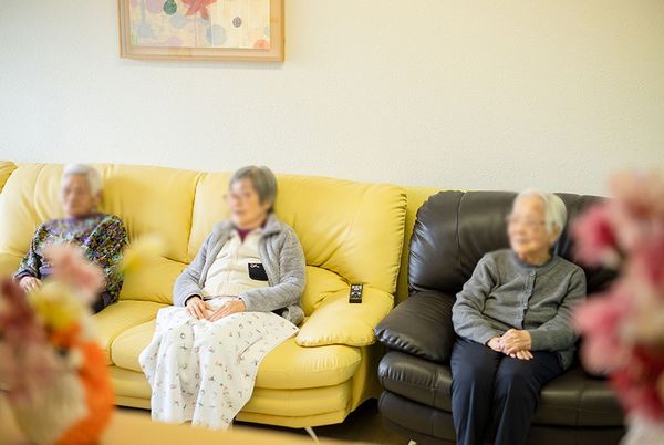 くつろぐソファの居室