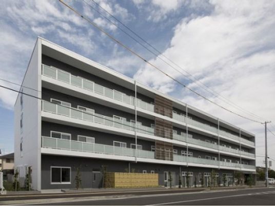 モダンな外観の建物
