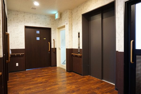 廊下とエレベーター