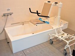 特殊浴槽と機器の設備