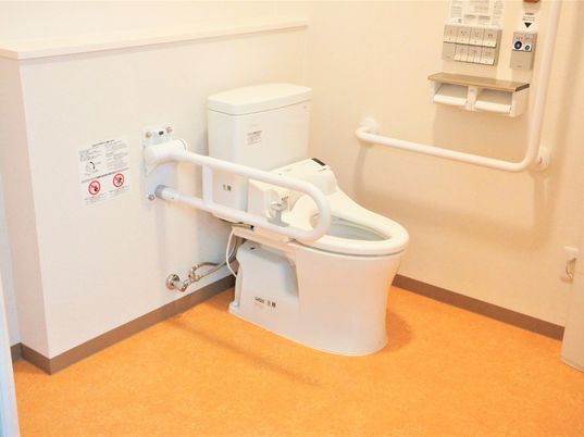 バリアフリーなトイレ設備