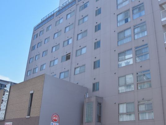 多階建て施設の外観