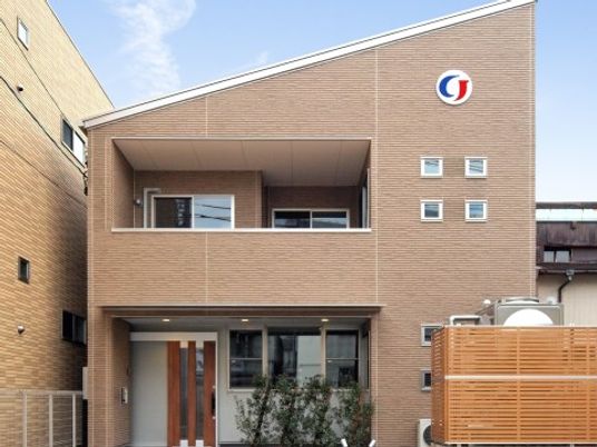 モダンな建物の外観