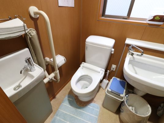 バリアフリー設計のトイレ