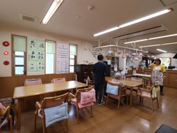 温かい雰囲気の食堂