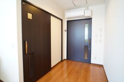 シンプルな居室のエントランス