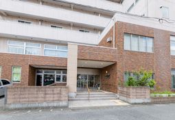 外観の建物入口