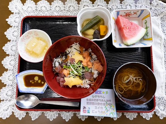 和風の質の良い食事セット