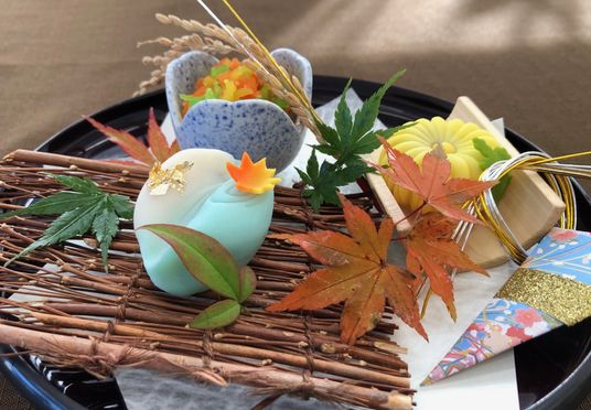 秋の和菓子が並ぶ料理  
