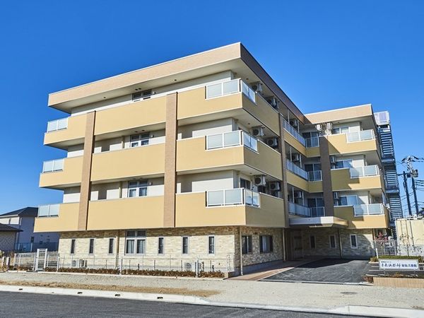 多階層の建物の外観