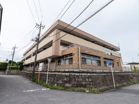 外観の建物全景