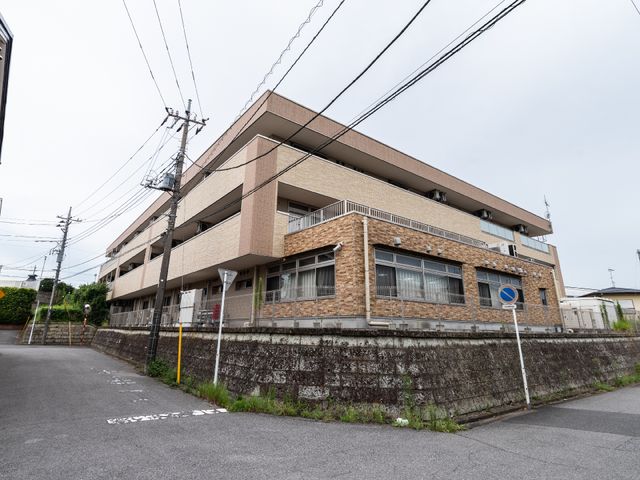 外観の建物全景 外観 ゆとりある環境に寄り添う、落ち着いた色調の建物です。日々の勤務にも安定した空間が提供されます。