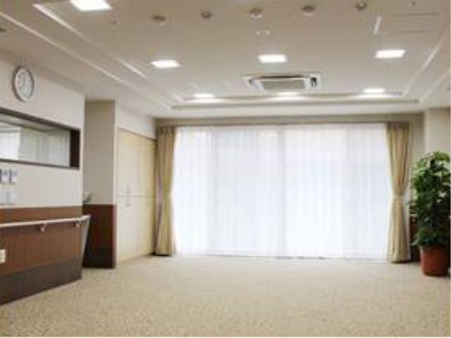 清潔で広々とした多目的室