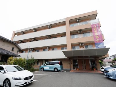 施設の外観を撮影したもの