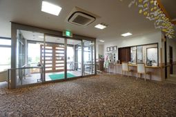 明るいエントランスの様子