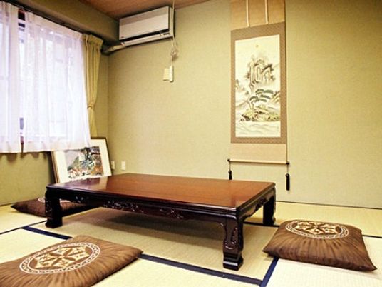 和風の落ち着いた居室