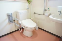 バリアフリーのトイレ設備