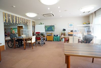 広々とした共有リビング