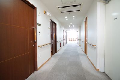 清潔で広い廊下