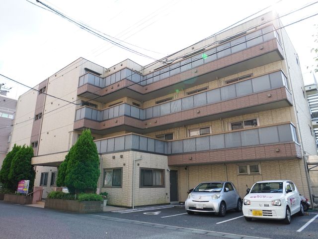 多階層のビルの外観 外観 落ち着いた色合いの建物です。様々な高さのバルコニーが印象的で、周辺の環境とも調和しています。