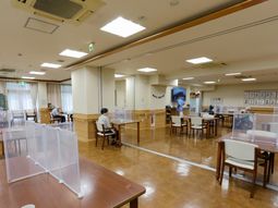 明るいダイニングスペース