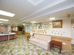 明るいロビーの様子