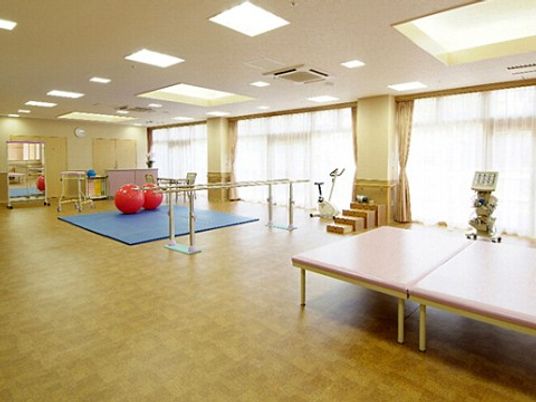 広々としたリハビリテーション室
