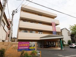 都市型ビルのエントランス