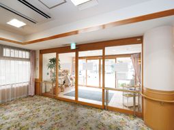 エントランスの明るい様子