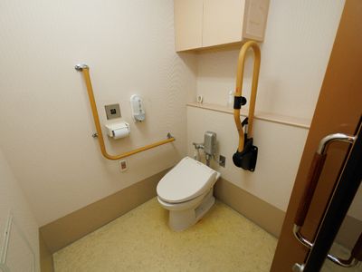 バリアフリー設計のトイレ