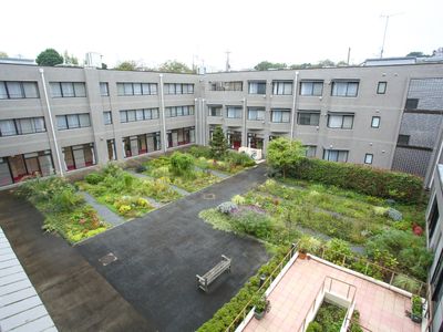 緑豊かな中庭