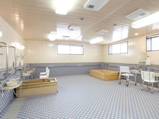 広々とした清潔な浴室
