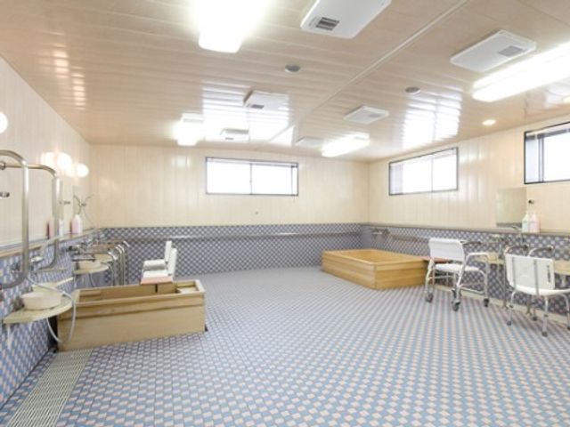 広々とした清潔な浴室